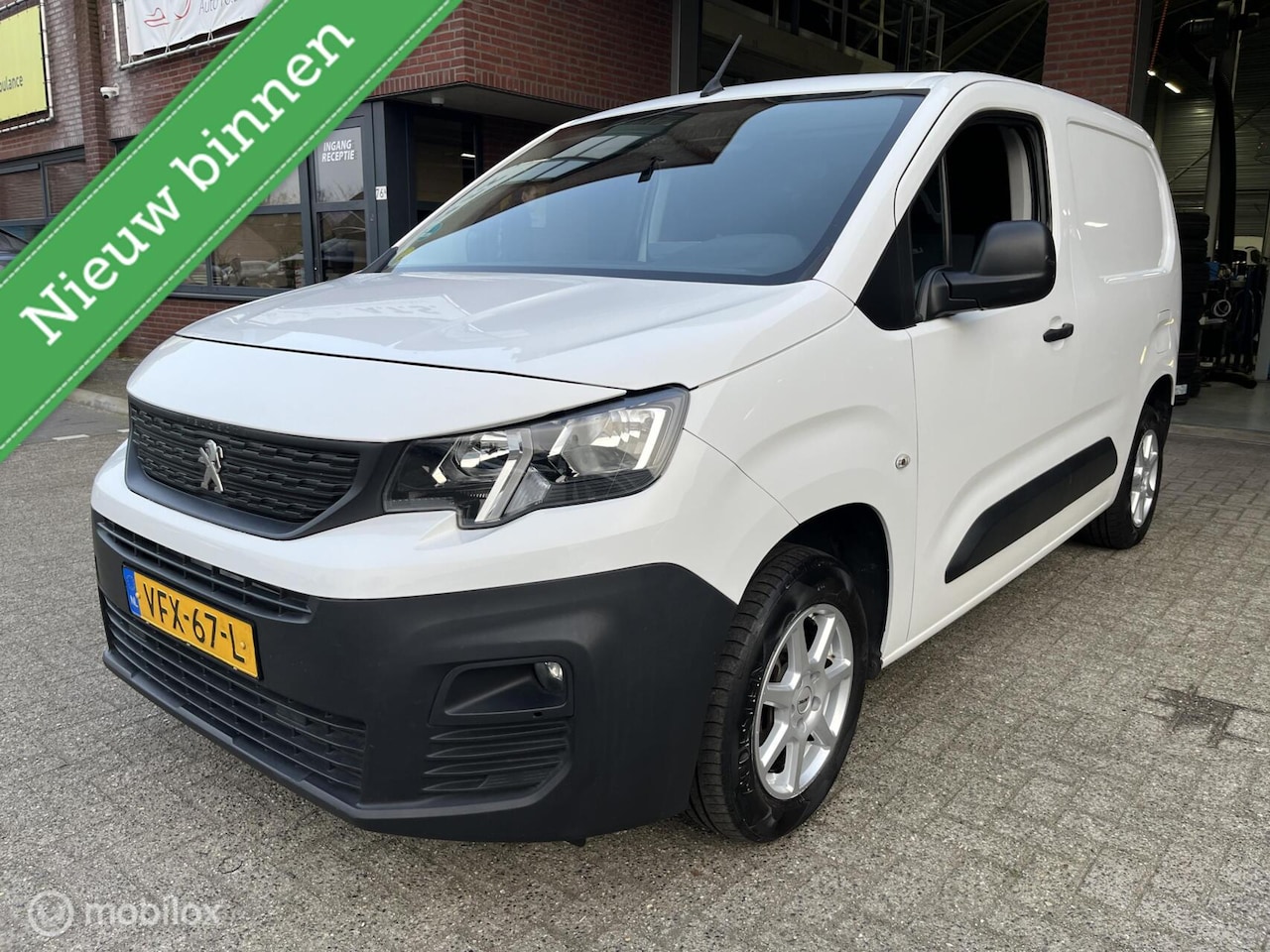 Peugeot Partner - bestel 1.5 BlueHDI Premium 3-ZITTER*CARPLAY* - AutoWereld.nl