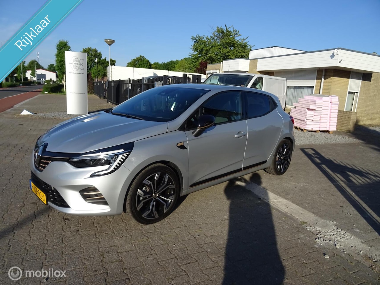 Renault Clio - 1.6 E-Tech Hybrid 140 Luticia Intens Serie Limitee complete-auto - AutoWereld.nl