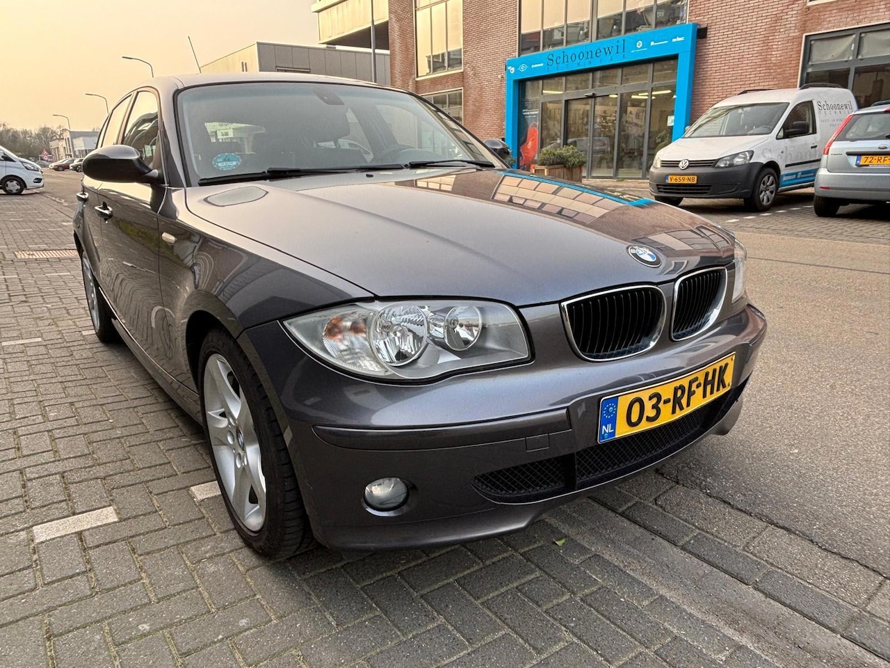 BMW 1-serie - 120i High Executive / Automaat / Leder - AutoWereld.nl