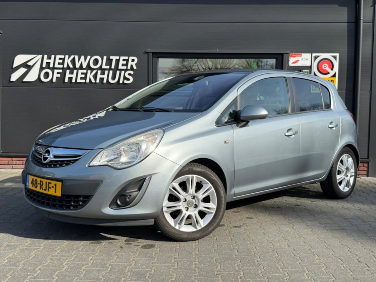 Opel Corsa - 1.4-16V Cosmo | Cruise | Trekhaak | Automaat | NAP | Stoel/Stuur - AutoWereld.nl