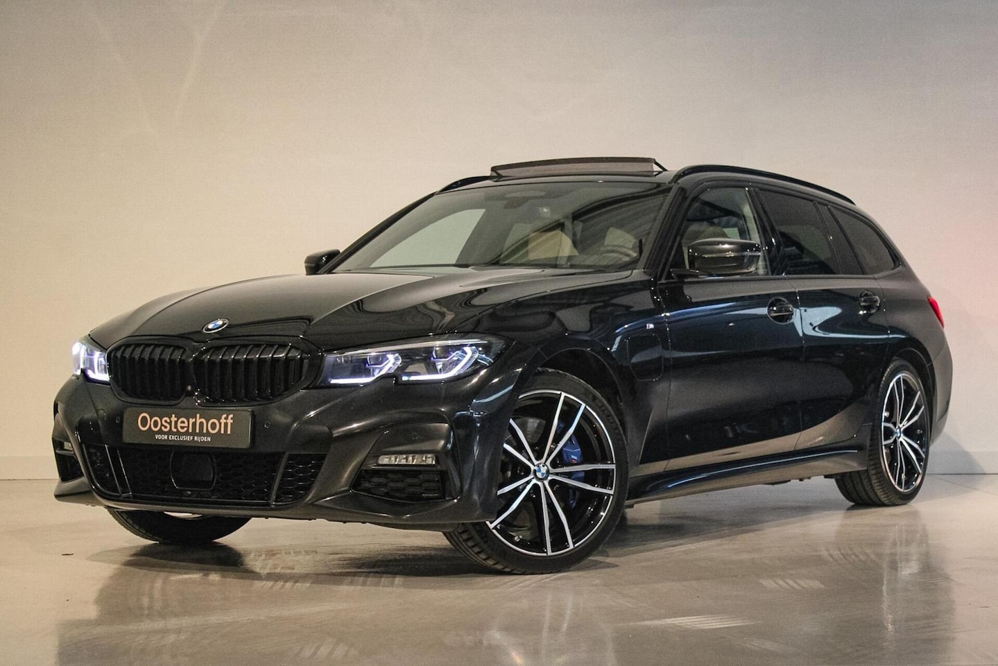 BMW 3-serie Touring - 330e High Executive M-sport PANO | LASER - AutoWereld.nl
