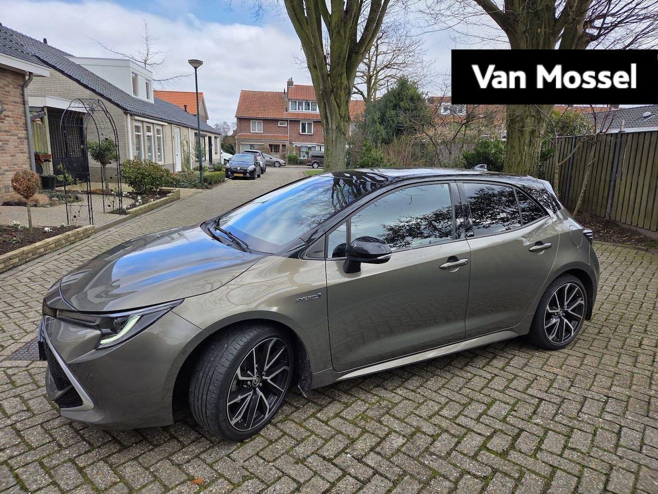 Toyota Corolla - 1.8 Hybrid Executive 122 PK | Automaat | Trekhaak | Climate Control | Cruise Control | App - AutoWereld.nl