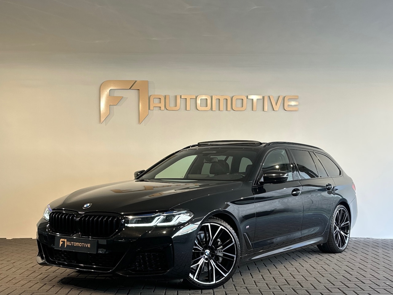 BMW 5-serie Touring - 530i High Ex M Sport Pano|Memory|Laser - AutoWereld.nl