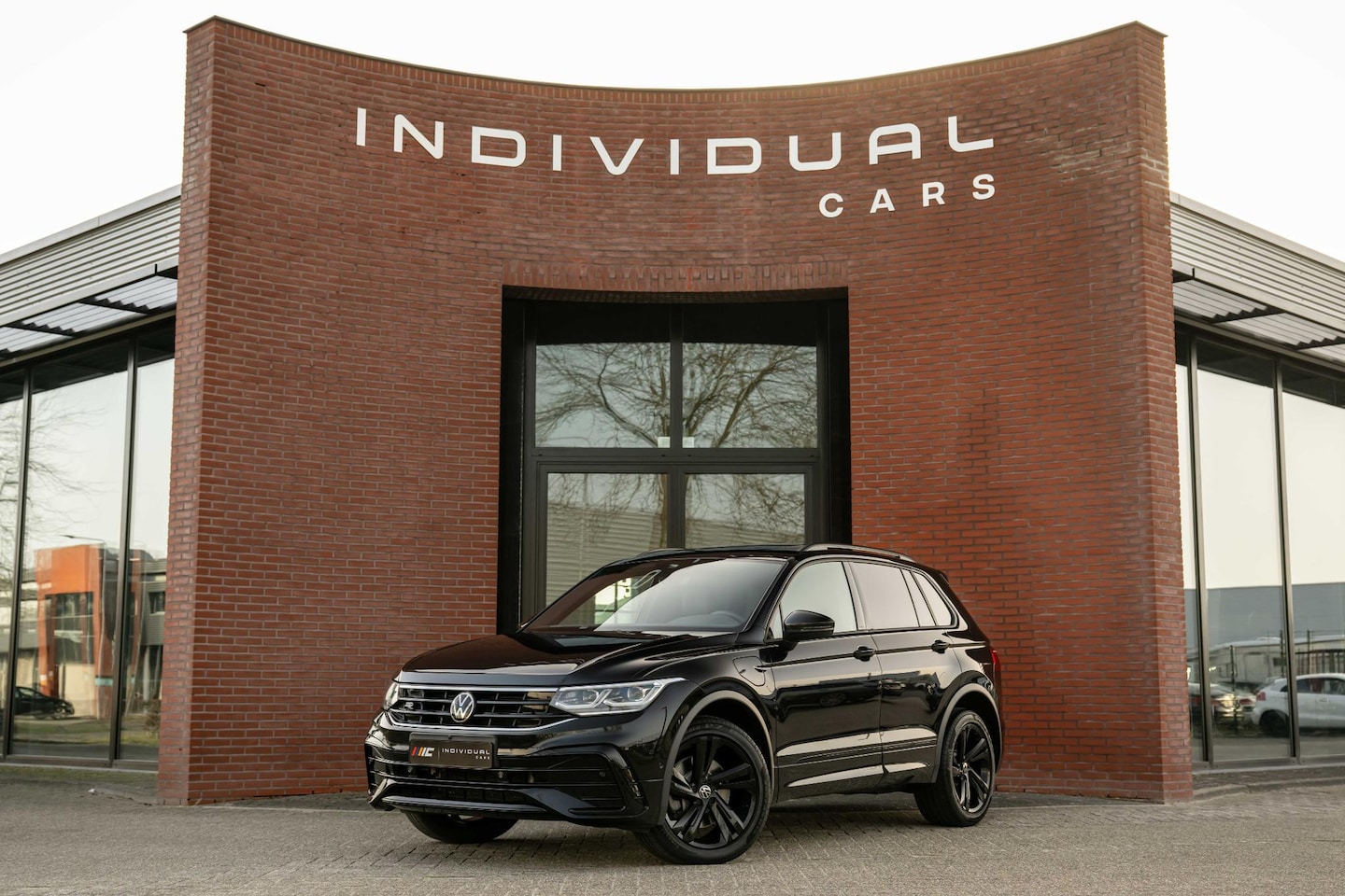 Volkswagen Tiguan - 1.4 TSI eHybrid R-Line Blackstyle 360° Trekhaak - AutoWereld.nl