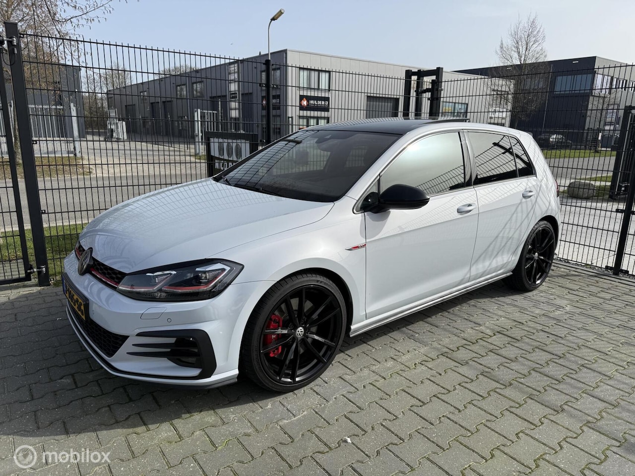 Volkswagen Golf - 2.0 TSI GTI Performance / DSG / Pano / ACC - AutoWereld.nl