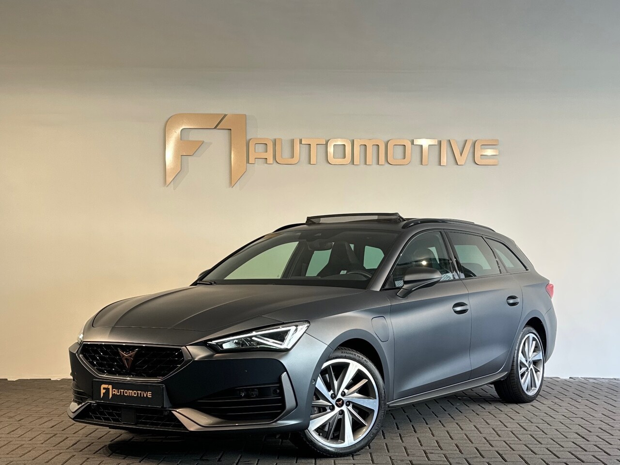 CUPRA Leon Sportstourer - 1.4 e-Hybrid VZ Performance Pano|Key - AutoWereld.nl