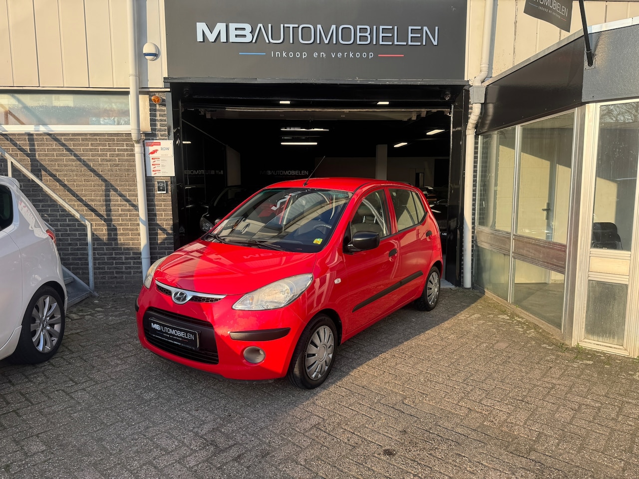 Hyundai i10 - 1.1 Active Cool/5 Drs/Airco/CV/Apk/132 DKM!/Trekhaak! - AutoWereld.nl