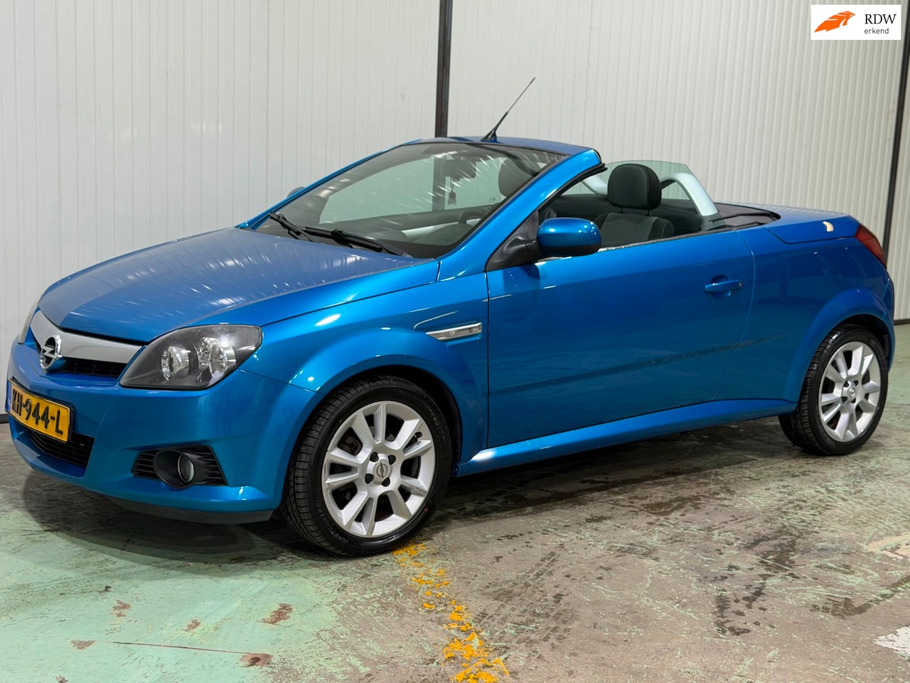 Opel Tigra TwinTop - 1.8-16V Sport AIRCO - NWE APK - LM VELGEN! - AutoWereld.nl