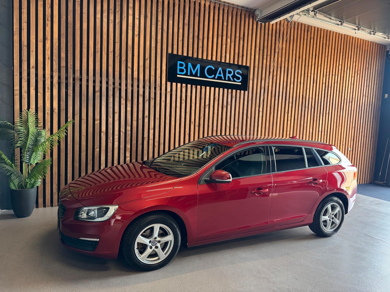 Volvo V60 - 2.0 D2 Ocean Race AIRCO,NAVI,LEER - AutoWereld.nl
