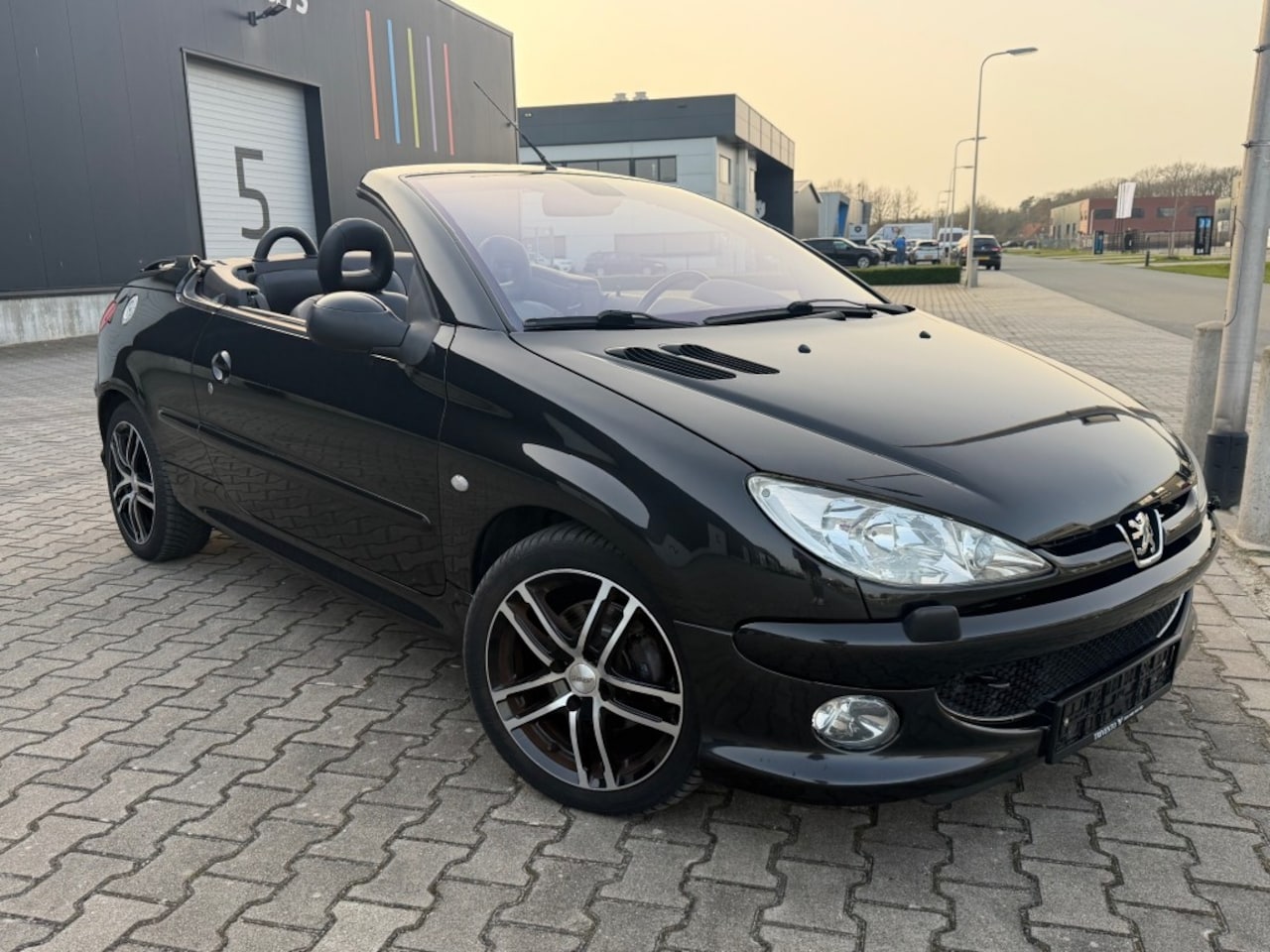 Peugeot 206 - CC PLATINUM LEER/ 1e EIGENAAR / AIRCO - AutoWereld.nl