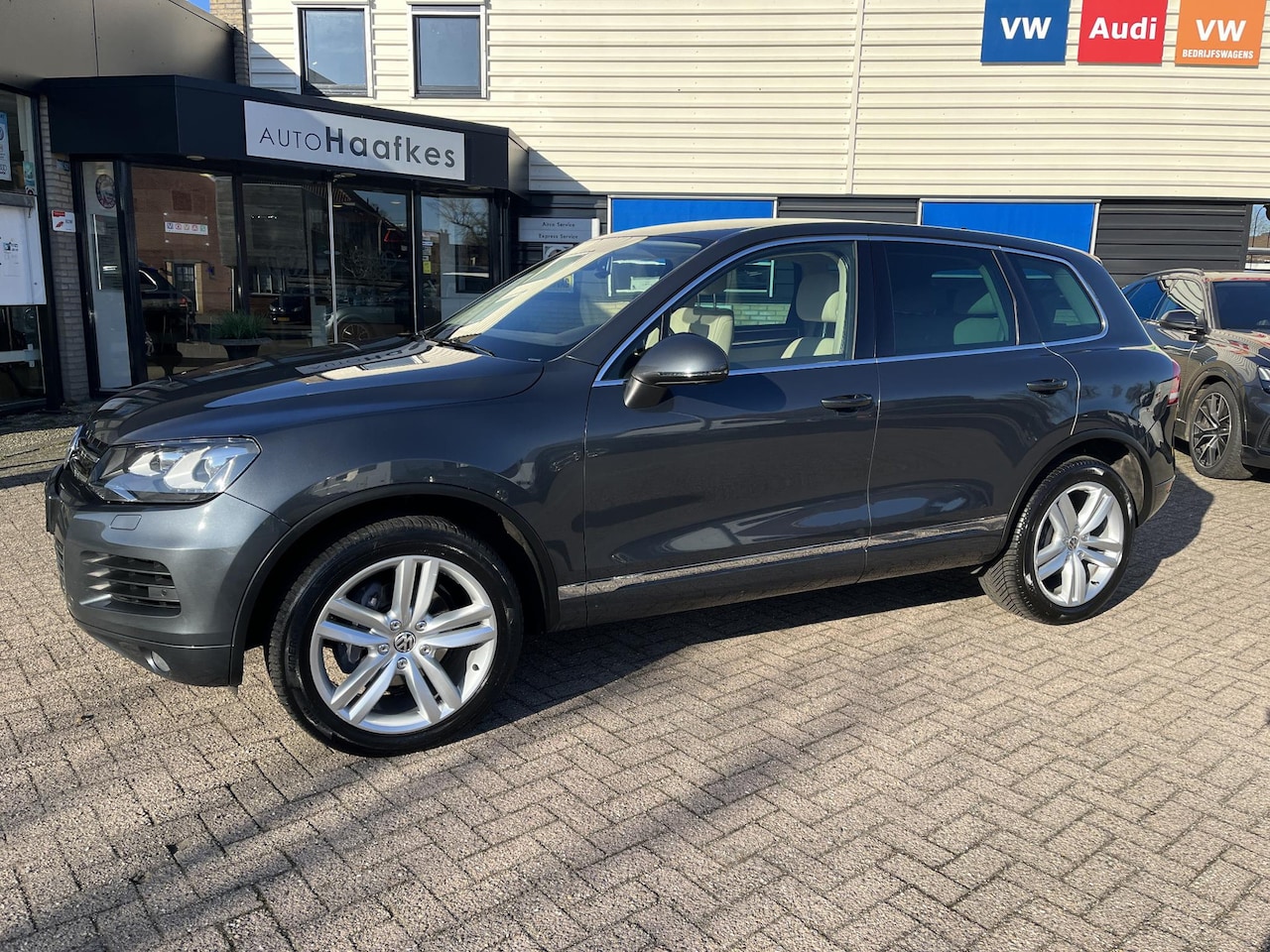 Volkswagen Touareg - 3.6 FSI Highline 2 de eigenaar, navi, leer. mooi interieur. Dealer onderhouden. - AutoWereld.nl