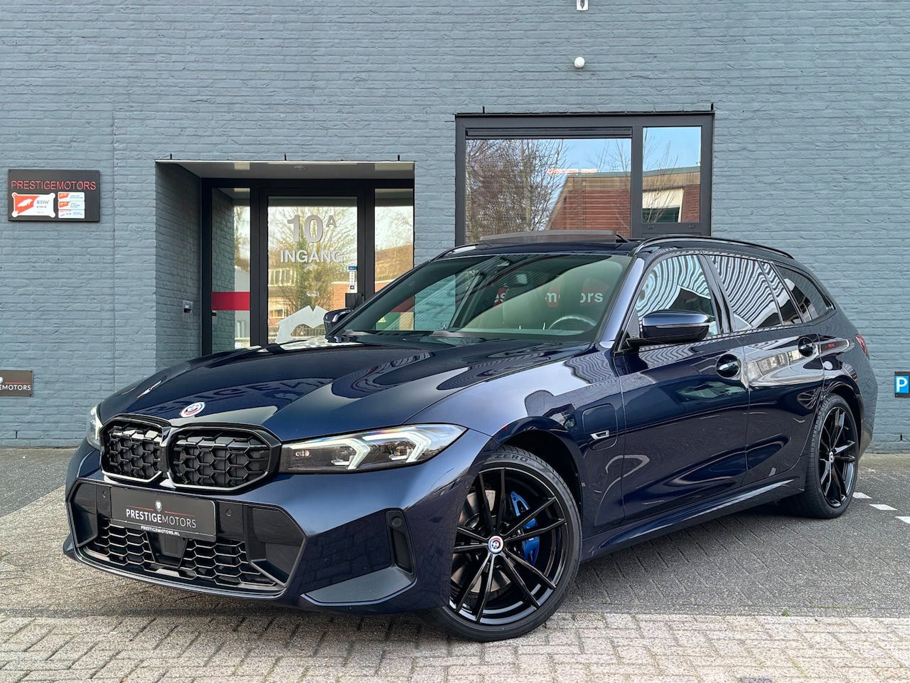 BMW 3-serie - 330e High Executive M-Sport|Btw|PANO|CurvedDisplay|Laser|292PK|Shadowline|Facelift|HarmanK - AutoWereld.nl