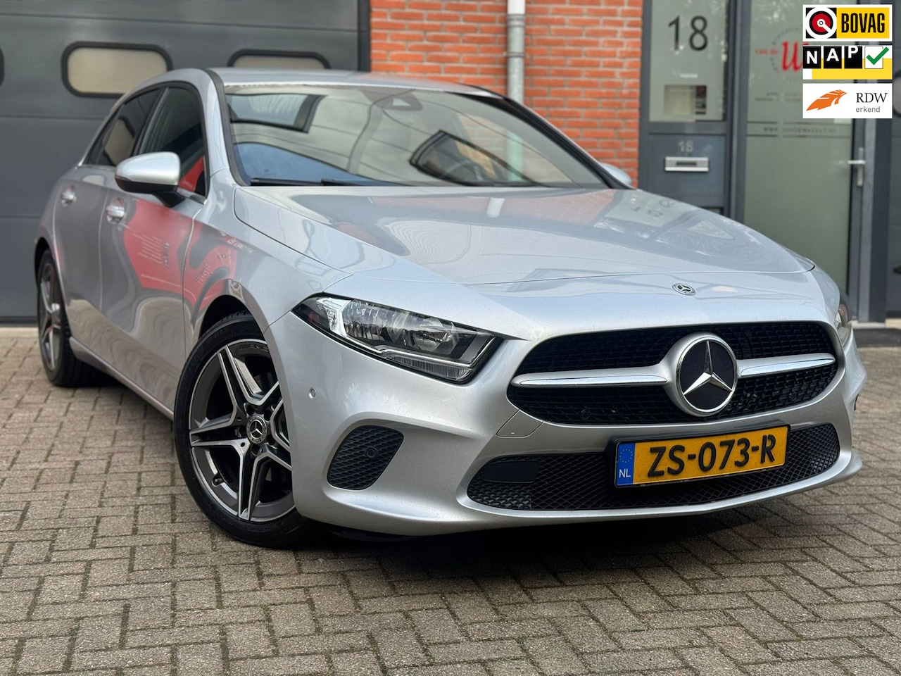 Mercedes-Benz A-klasse - 200 AMG Pakket|Automaat|PDC|Camera|163pk|LED|Onderhouden|BOVAG Erkend - AutoWereld.nl