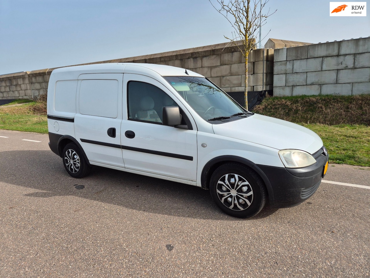 Opel Combo - 1.4-16V BENZINE 2005 APK AIRCO NETTE STAAT LAGE BELASTING - AutoWereld.nl