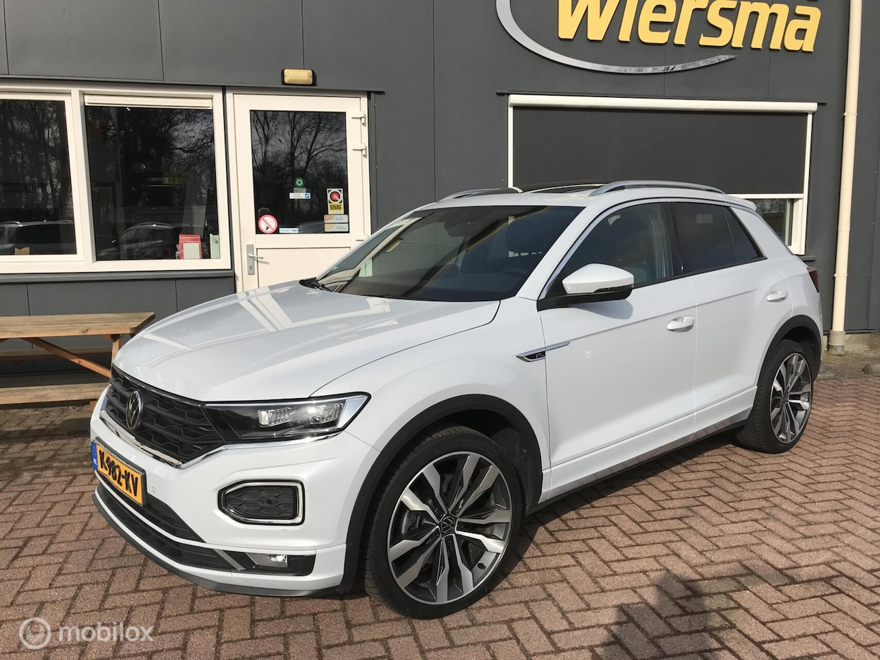 Volkswagen T-Roc - 1.5 TSI R-line Sport Panoramadak, virtual cockpit - AutoWereld.nl