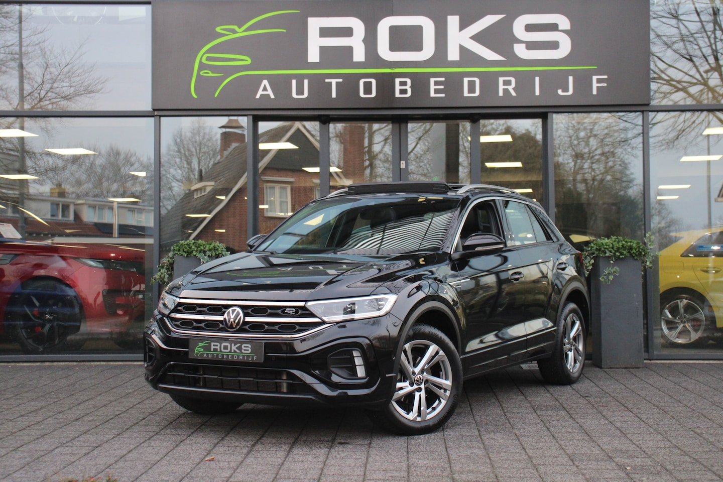 Volkswagen T-Roc - 1.5 TSI R-Line Edition Navi/Camera/Keyless/Sfeerverlichting/Virtual/IQ/Panoramadak - AutoWereld.nl