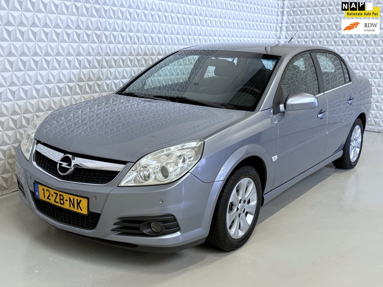 Opel Vectra - 1.6-16V Airco Cruise Navigatie PDC Trekhaak(2007) - AutoWereld.nl