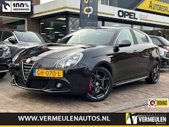 Alfa Romeo Giulietta - 1.4 Turbo MultiAir 170PK QV Line Sport + 18"/ Navi/ Clima/ Cruise/ Panorama/ Leder/ Xenon/