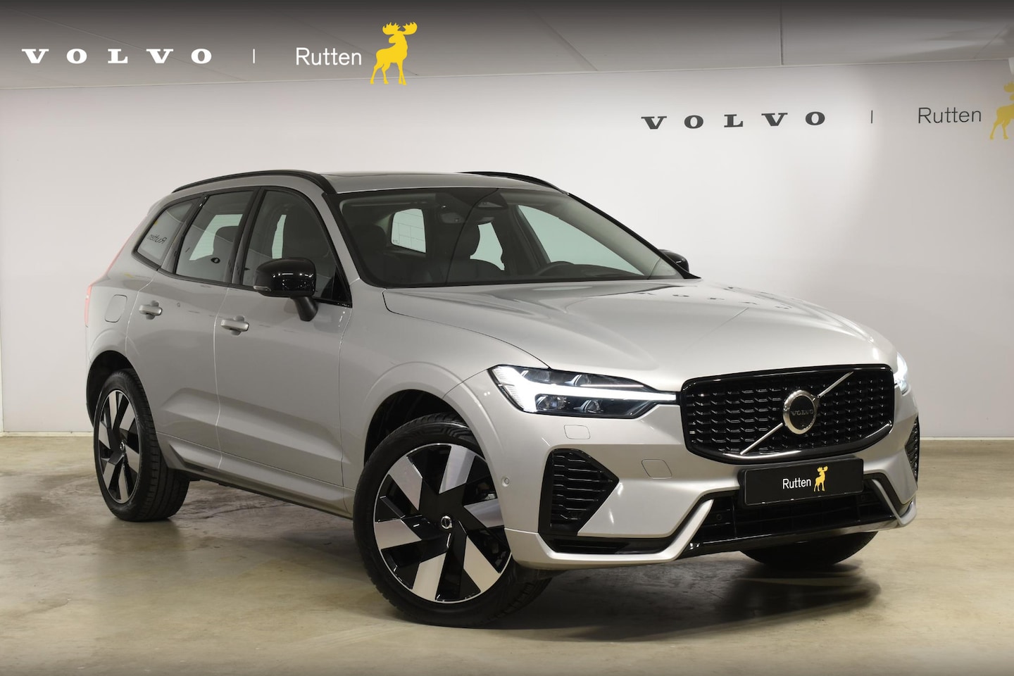 Volvo XC60 - T6 350PK Automaat Plug-in Hybrid AWD Ultra Dark / Navigatie / Adaptieve Cruise control / H - AutoWereld.nl