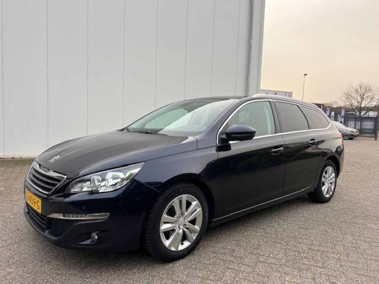 Peugeot 308 SW - 1.6 BlueHDI Blue Lease Executive Pack 1.6 BlueHDI Blue Lease Executive Pack Panoramadak - AutoWereld.nl