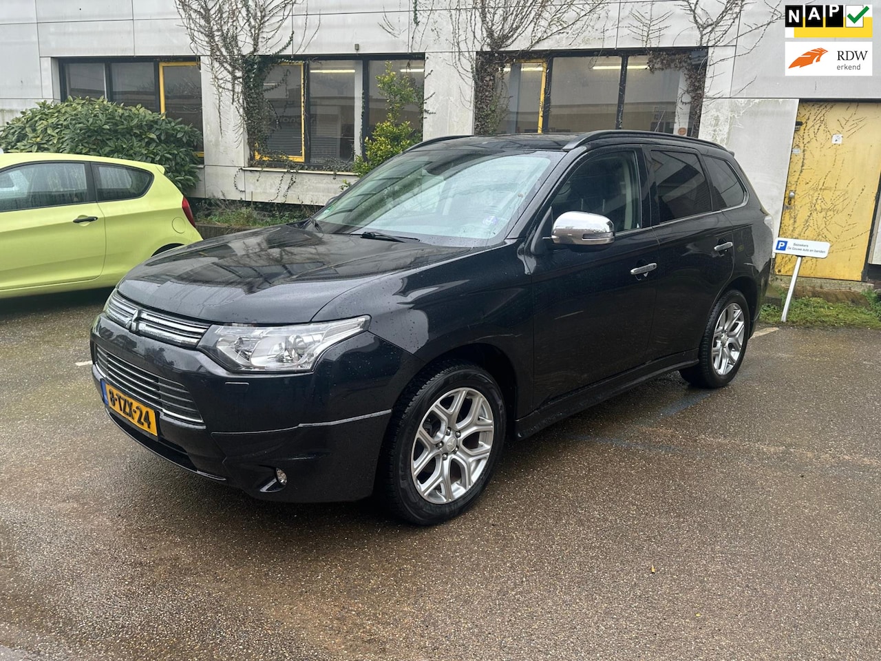 Mitsubishi Outlander - 2.0 PHEV Instyle+/ Camera/ Lederen bekleding - AutoWereld.nl