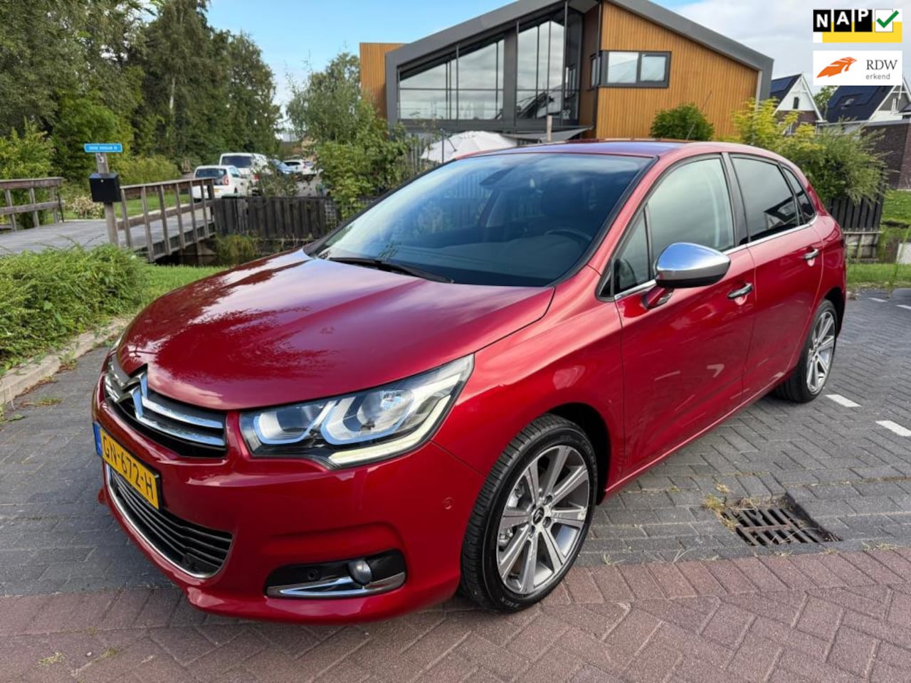 Citroën C4 - 1.2 PureTech Feel Coll. CRUISE NAVI TREKHAAK 2015 - AutoWereld.nl