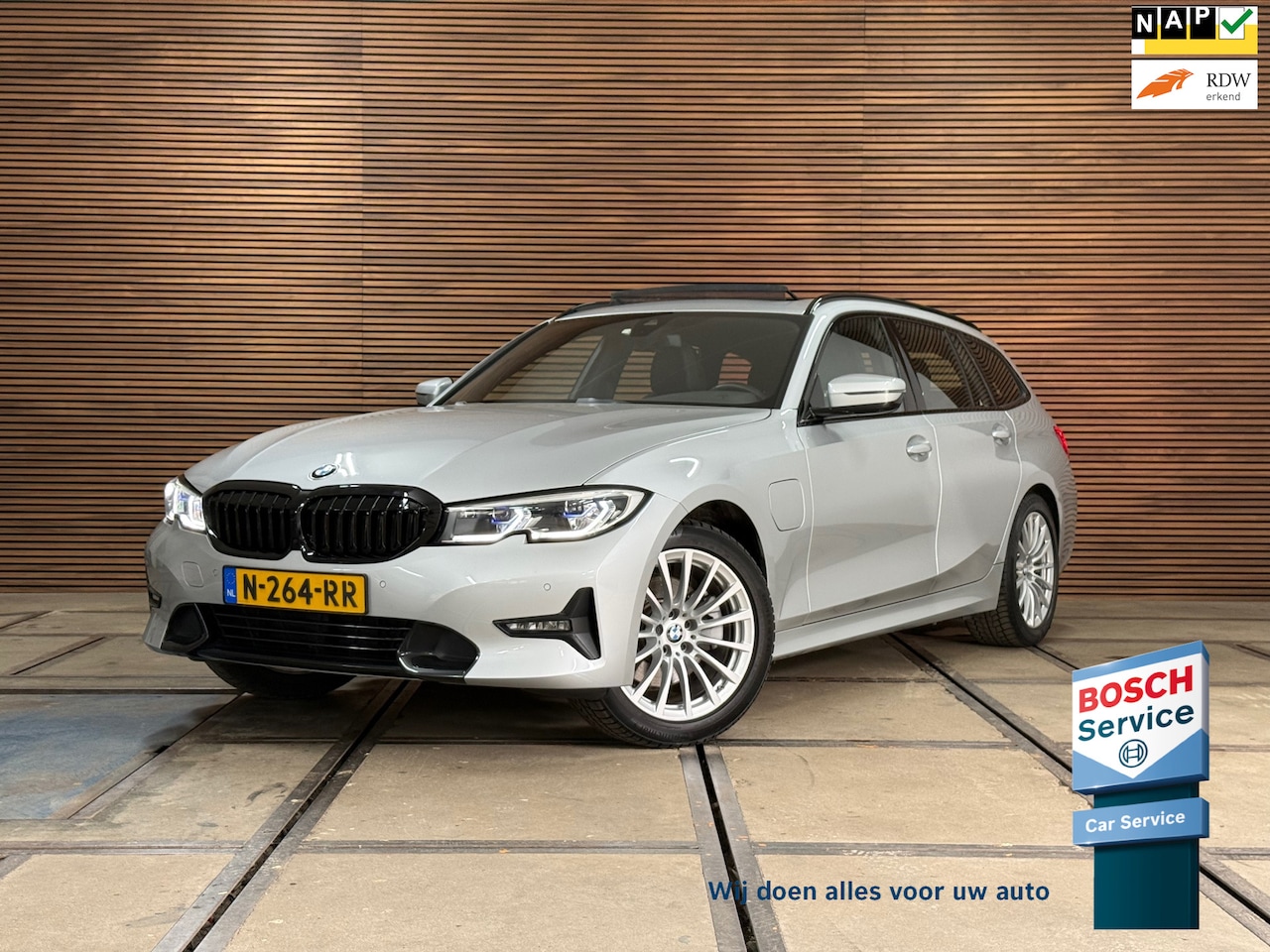 BMW 3-serie Touring - 320e Sportline | Pano | Leder | Laser | Shadow Line | Trekhaak elektr. | 18 inch | Stoelve - AutoWereld.nl