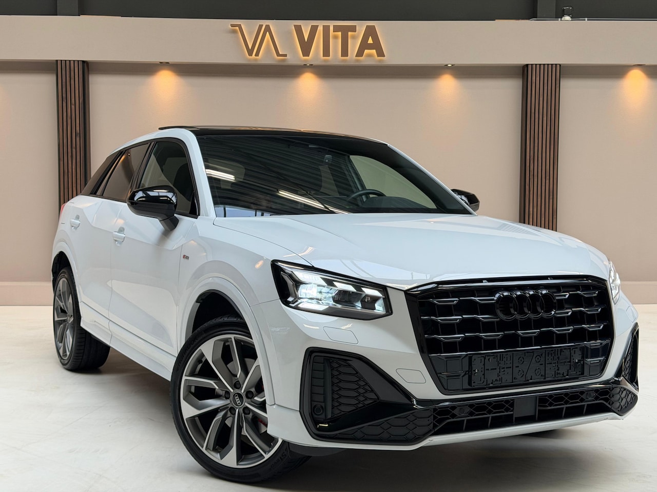 Audi Q2 - 35 TFSI S Edition Pano|B&O|3x Sline|Keyless|Camera|Matrix| - AutoWereld.nl