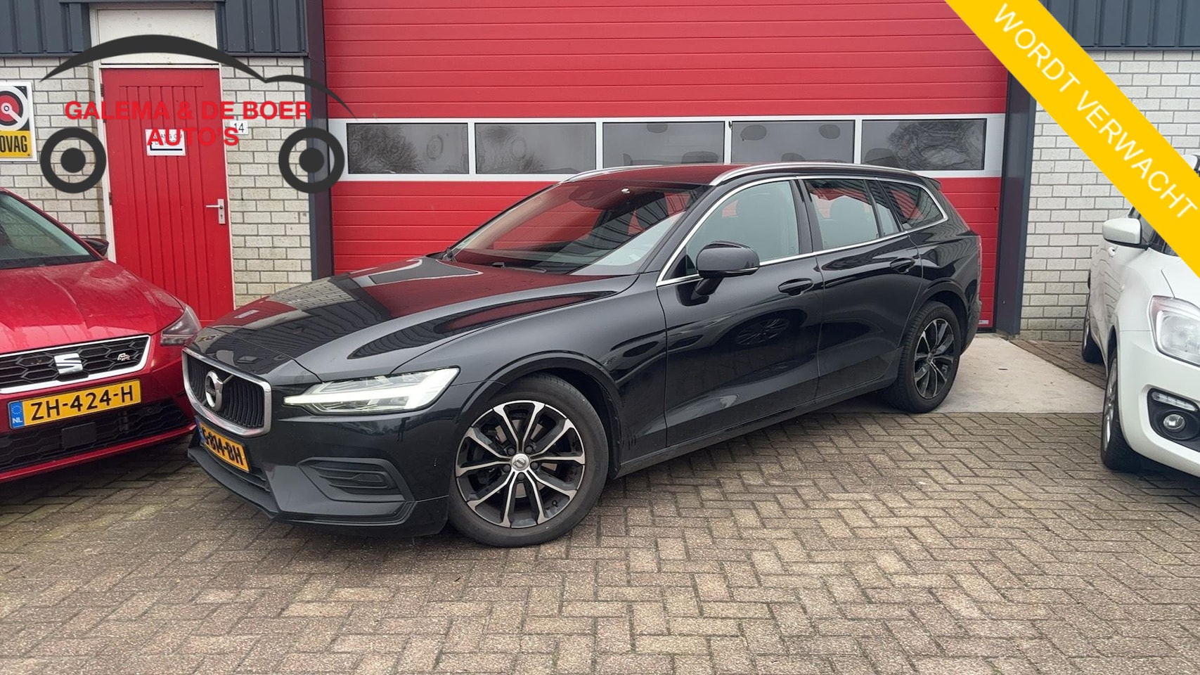 Volvo V60 - 2.0 D4 Momentum AUTOMAAT / TREKHAAK / FULL LED / STOELVERW / ACHTERBANK VERW / CARPLAY / N - AutoWereld.nl