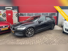 Volvo V60 - 2.0 D4 Momentum AUTOMAAT / TREKHAAK / FULL LED / STOELVERW / ACHTERBANK VERW / CARPLAY / N