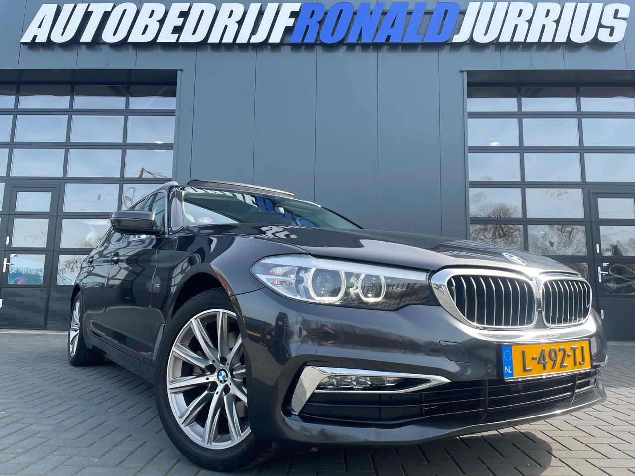 BMW 5-serie Touring - 520i High Executive Luxury Panoramadak/Leder/Climatronic/Led/18Inch/Cruise-control/Goed on - AutoWereld.nl