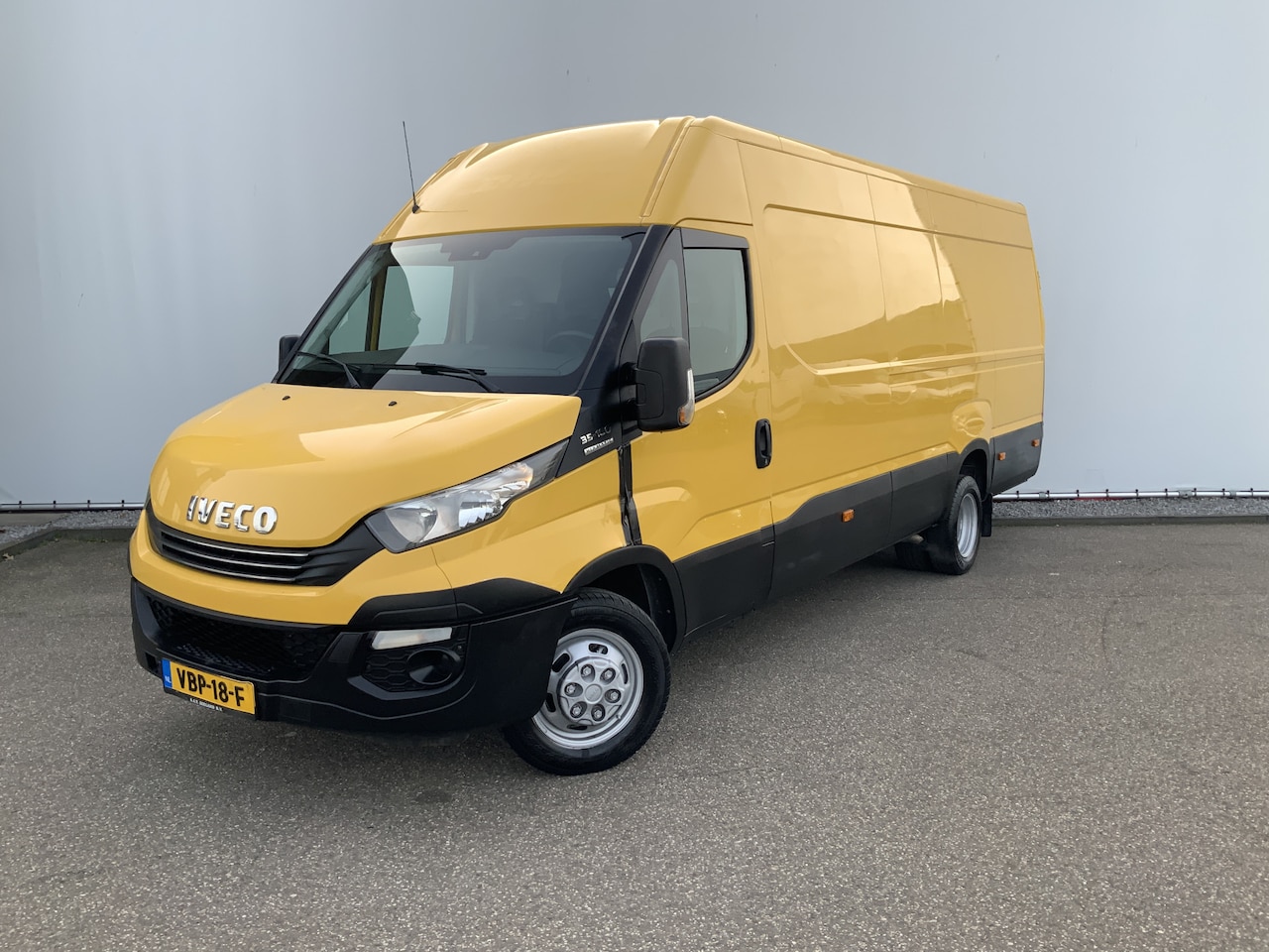 Iveco Daily - 35C16V 2.3 410 H2 Maxi Automaat 3 Zits Airco Dubbel lucht Opstap Euro 6 - AutoWereld.nl