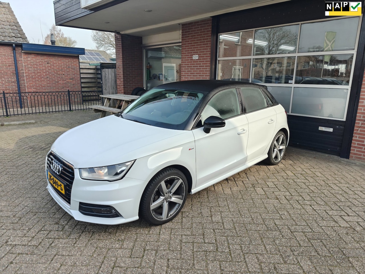Audi A1 Sportback - 1.0 TFSI Adrenalin 1.0 TFSI Adrenalin, Airco, Cruise, Navi, Bluetooth, NAP - AutoWereld.nl