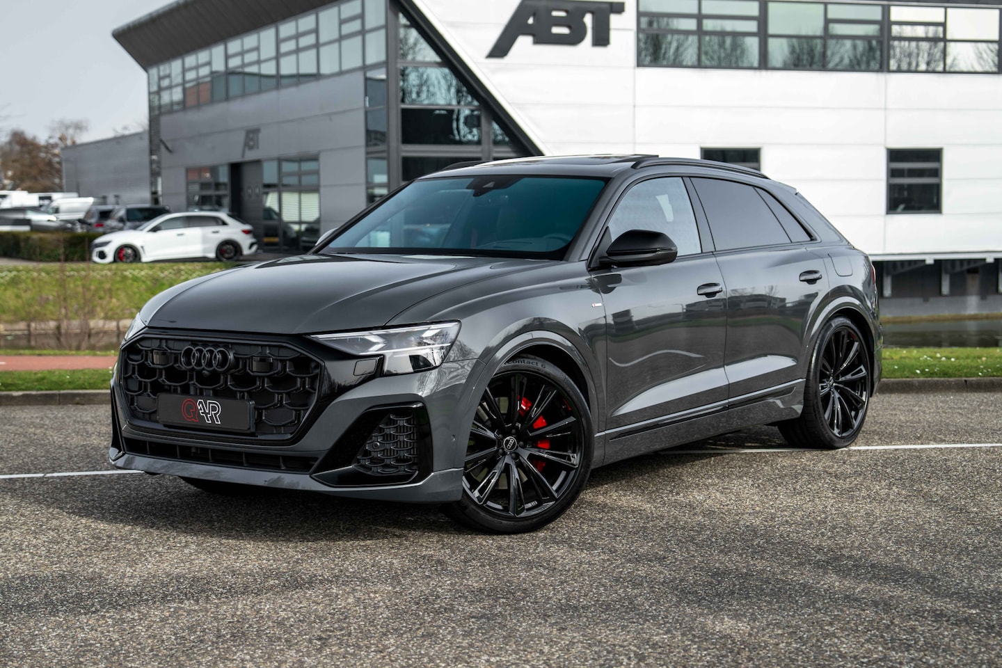 Audi Q8 - 60 TFSI e quattro Pro Line S Competition | Audi Exclusive Nano grey | Advanced onderstel | - AutoWereld.nl