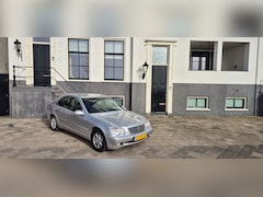 Mercedes-Benz C-klasse - 200 K. Elegance AUTOMAAT 1E EIGENAAR DEALERONDERHOUDEN NIEUWSTAAT ALTIJD BINNEN GESTAAN