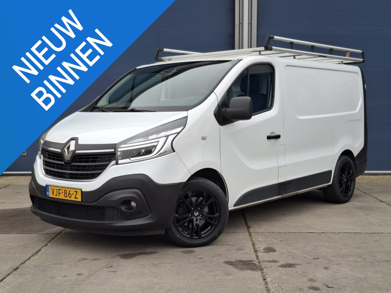 Renault Trafic - 2.0 dCi 145 T27 L1H1 Comfort AUTOMAAT / IMPERIAL / NAVI / KASTEN INRICHTING / TREKHAAK - AutoWereld.nl