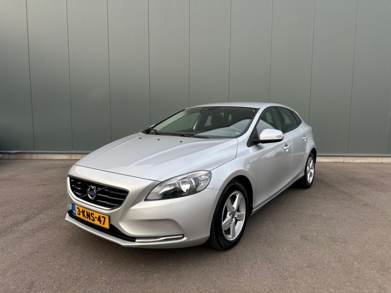Volvo V40 - 1.6 T3 Kinetic PRIJS IS EX BPM | PRICE IS EX BPM ! - AutoWereld.nl