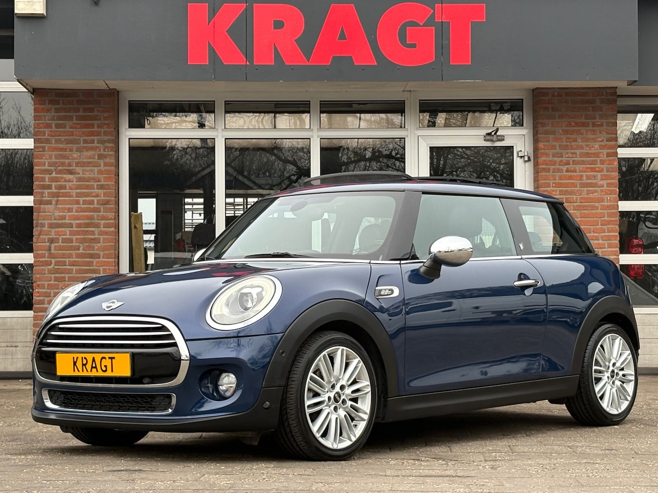 MINI Cooper - Mini Blackfriars 1.5 136 pk AUTOMAAT - Leder - LED - Panoramadak! - AutoWereld.nl