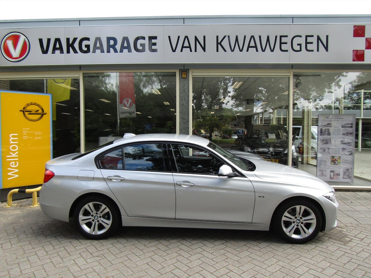 BMW 3-serie - (e90) 316i AUTOMAAT SPORT EDITION NAVI - AutoWereld.nl