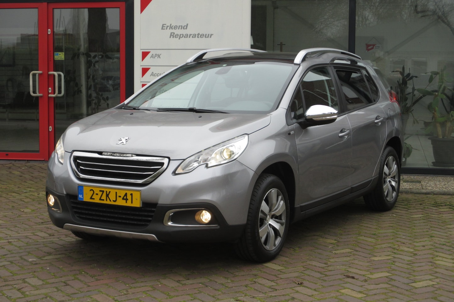 Peugeot 2008 - 1.2 PureTech Style - AutoWereld.nl