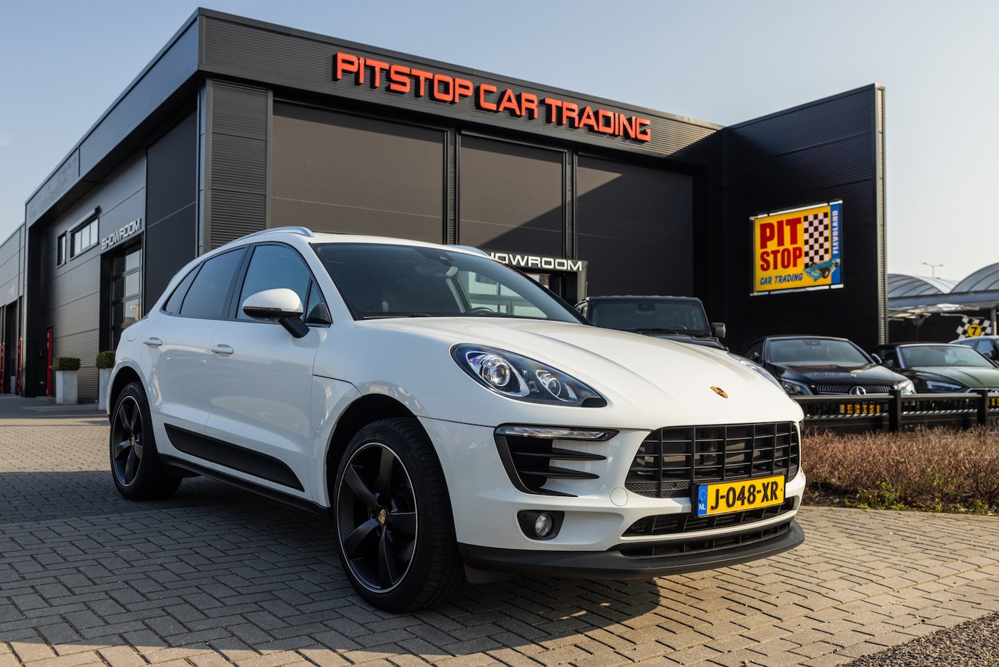 Porsche Macan - 2.0 2.0, 252 PK, Pano, Sportstoelen, Luchtvering, Nieuwstaat! - AutoWereld.nl