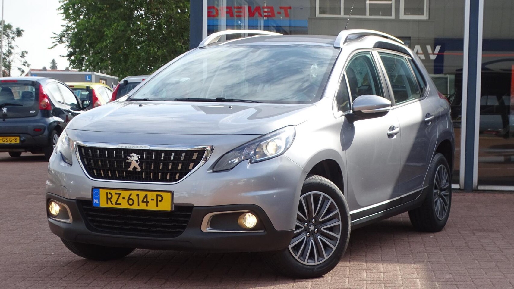 Peugeot 2008 - 1.2 PureTech Blue Lion | 5deurs | Airco | Elek. Pakket | Navigatie | Vol opties | Inruil m - AutoWereld.nl