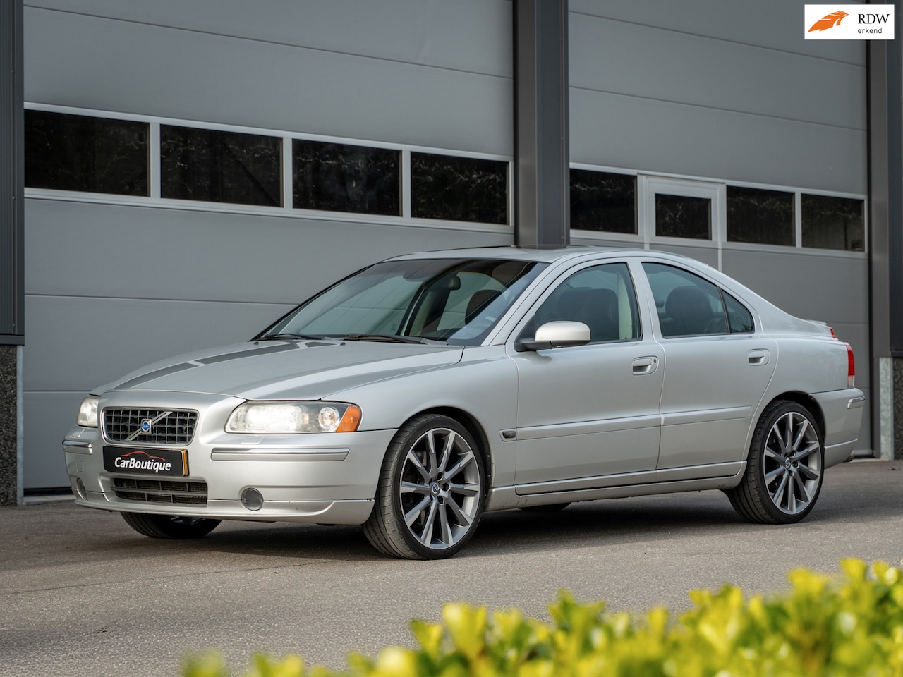 Volvo S60 - 2.4 T5 Momentum I Leer I Stoelverwarming I - AutoWereld.nl