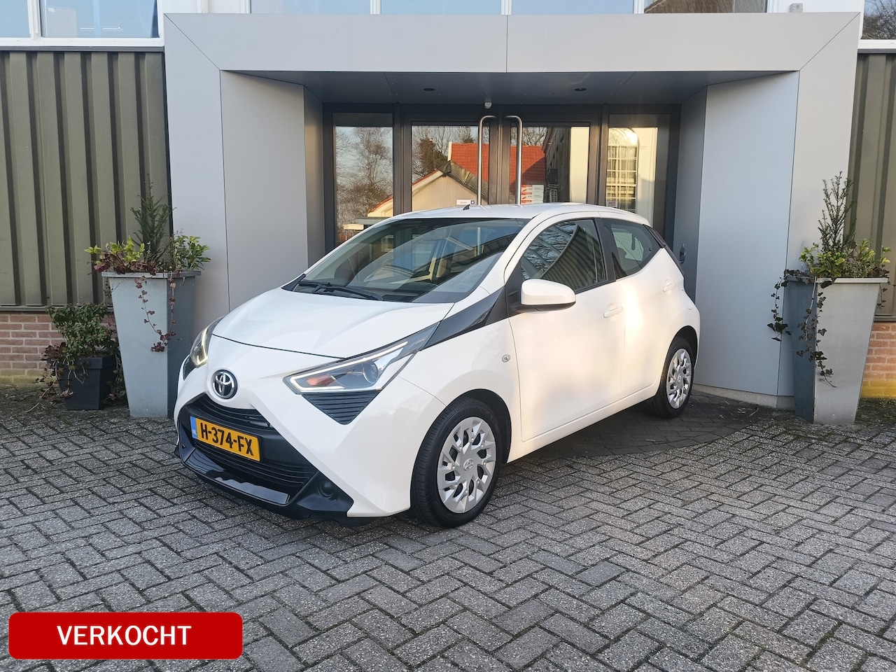 Toyota Aygo - 1.0 VVT-i x-play | Airco | Camera | Carplay | Android | Centrale deurvergrendeling | - AutoWereld.nl