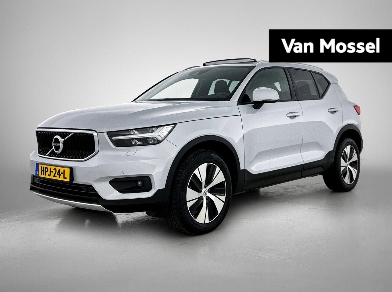 Volvo XC40 - 1.5 T2 Momentum Pro | PANORAMADAK | LED VERLICHTING | STOELVERWARMING | STUURWIELVERWARMIN - AutoWereld.nl