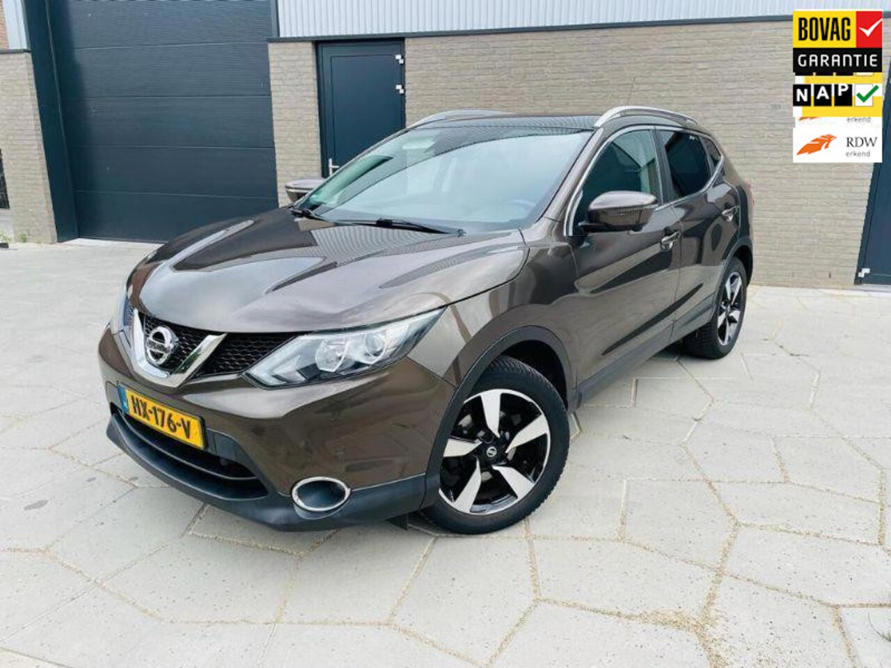 Nissan Qashqai - 1.2 Connect Edition |Trekhaak | CLIMATE CONTROL | CRUISE CONTROL | NAVI | LANE ASSIST | PA - AutoWereld.nl