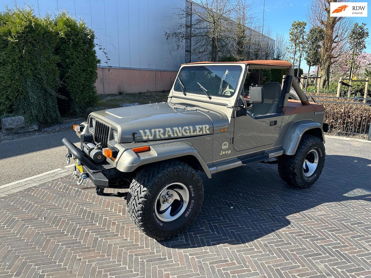Jeep Wrangler - 4.0i Sahara 6 cilinder YJ Cabrio met softtop - AutoWereld.nl