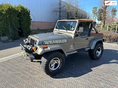 Jeep Wrangler - 4.0i Sahara 6 cilinder YJ Cabrio met softtop