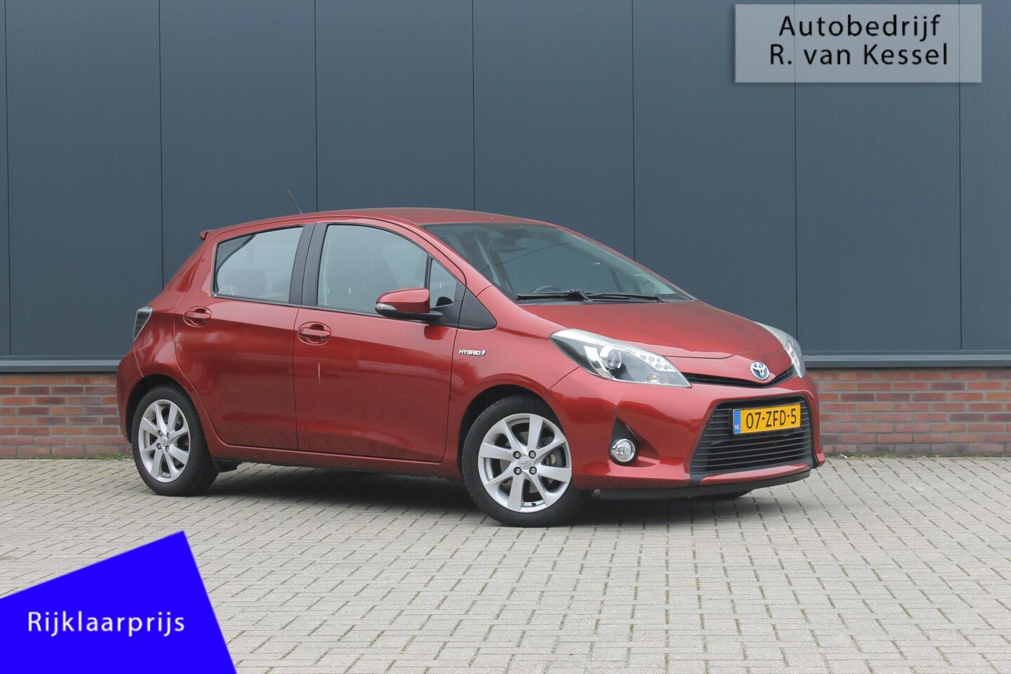 Toyota Yaris - 1.5 Full Hybrid Dynamic I Allseason banden I Trekhaak I NL-auto - AutoWereld.nl