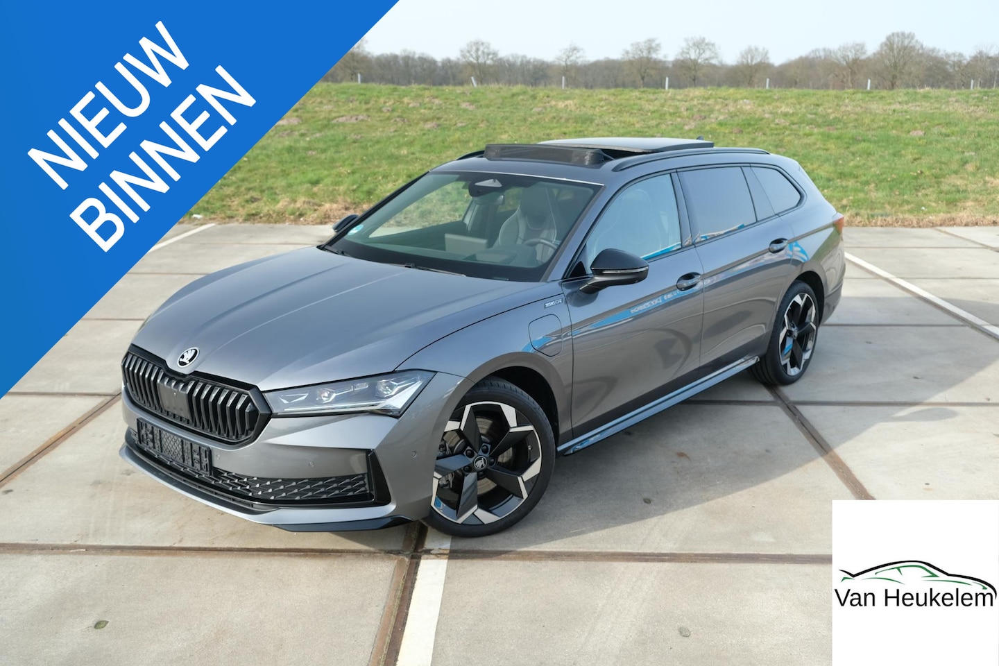 Skoda Superb Combi - 1.5 TSI PHEV Sportline | PANO | TREKHAAK | 19" TORCULAR VELGEN | DCC | HEAD-UP DISPLAY - AutoWereld.nl